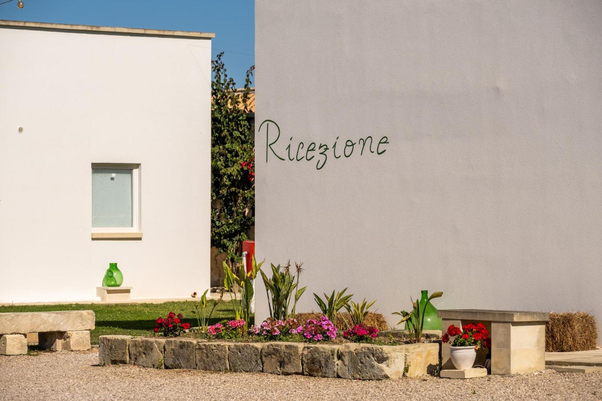 Masseria Rauccio Торе дел'Орсо Екстериор снимка